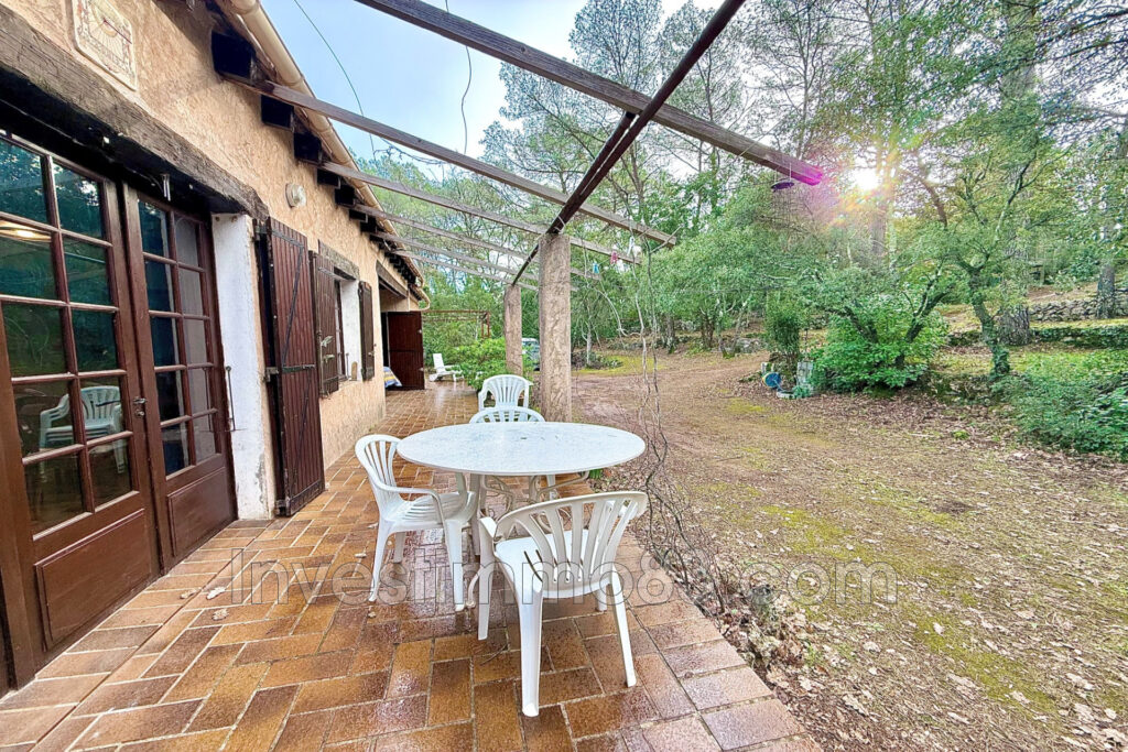 En pleine campagne de COTIGNAC, dans un environnement calme et – 3 pièces – 2 chambres – 75.00 m²