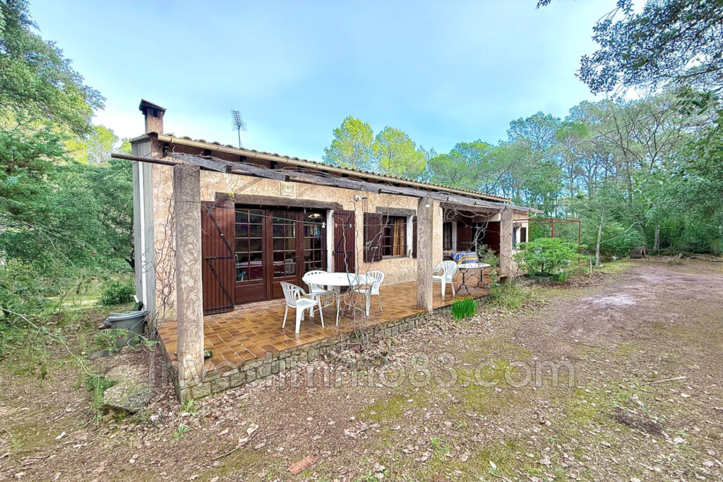 En pleine campagne de COTIGNAC, dans un environnement calme et – 3 pièces – 2 chambres – 75.00 m²