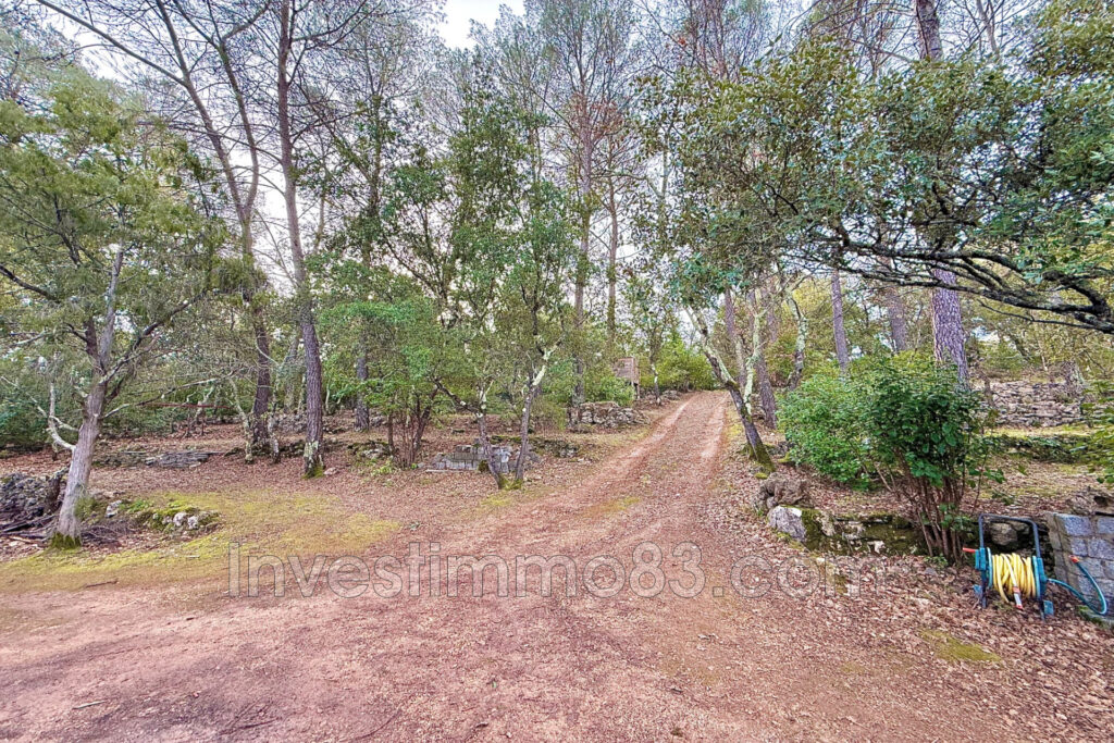 En pleine campagne de COTIGNAC, dans un environnement calme et – 3 pièces – 2 chambres – 75.00 m²