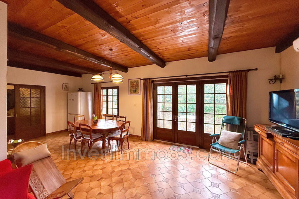 En pleine campagne de COTIGNAC, dans un environnement calme et – 3 pièces – 2 chambres – 75.00 m²