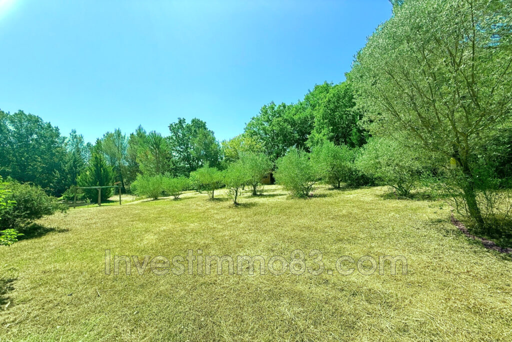 Dans un quartier recherché, magnifique propriété de 200 m² env – 7 pièces – 4 chambres – 200.00 m²