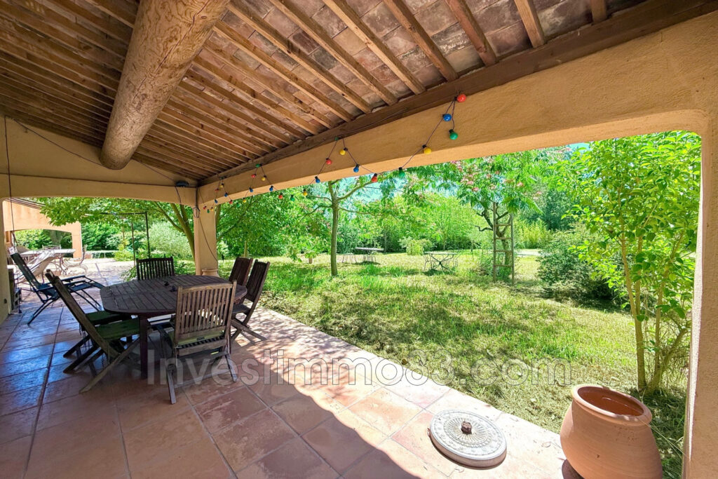 Dans un quartier recherché, magnifique propriété de 200 m² env – 7 pièces – 4 chambres – 200.00 m²