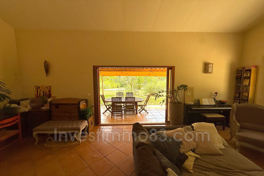 Dans un quartier recherché, magnifique propriété de 200 m² env – 7 pièces – 4 chambres – 200.00 m²