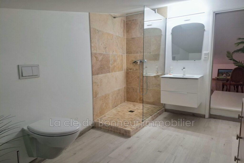 vente maison de village 7 Pièce(s) – 7 pièces – 5 chambres – 158.00 m²