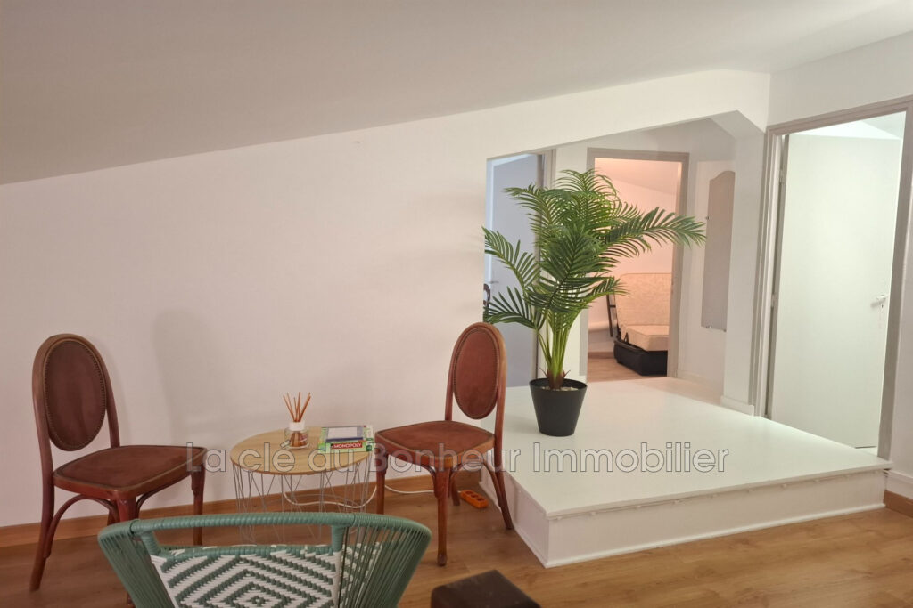 vente maison de village 7 Pièce(s) – 7 pièces – 5 chambres – 158.00 m²