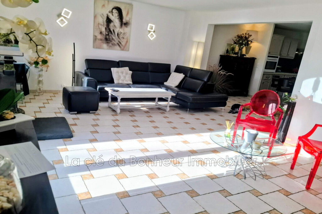 vente maison de village 7 Pièce(s) – 7 pièces – 5 chambres – 158.00 m²