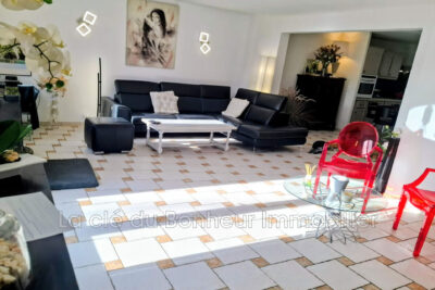 vente maison de village 7 Pièce(s) – 7 pièces – 5 chambres – 158.00 m²