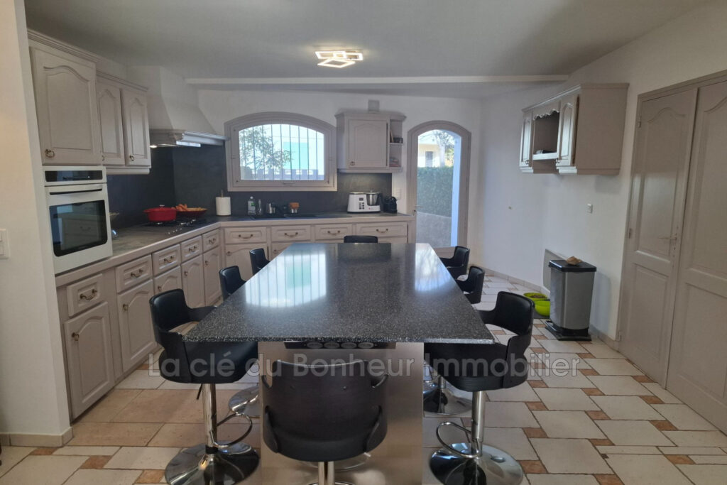 vente maison de village 7 Pièce(s) – 7 pièces – 5 chambres – 158.00 m²