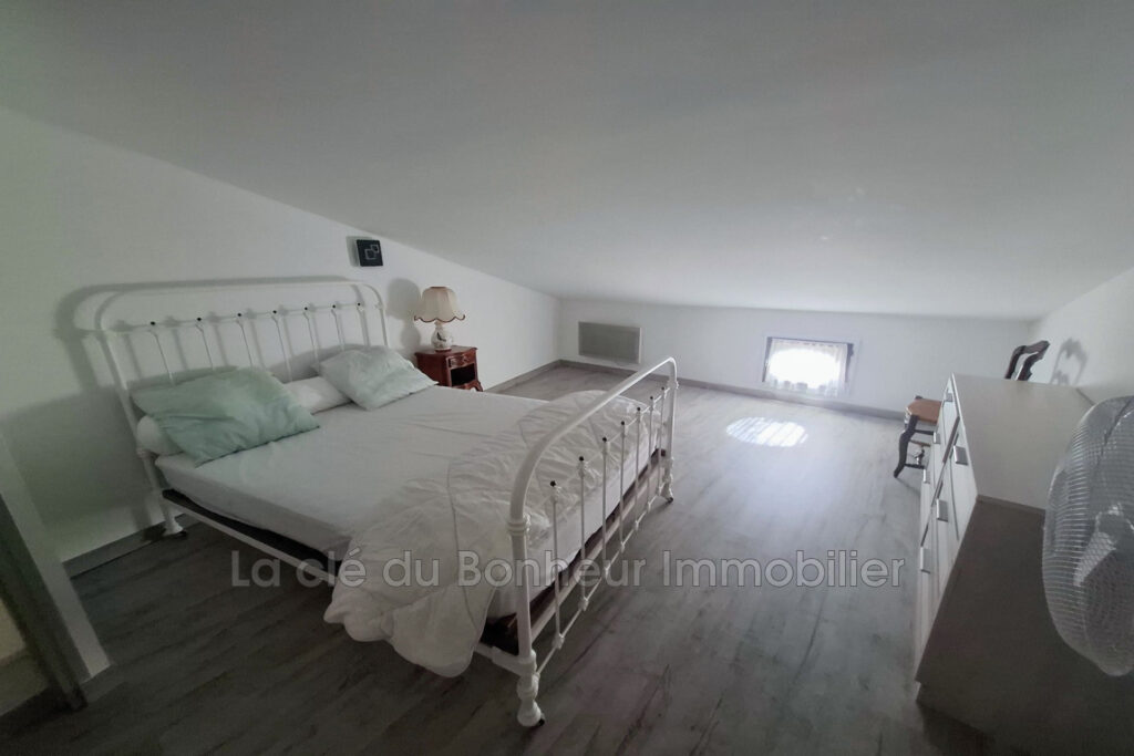 vente maison de village 7 Pièce(s) – 7 pièces – 5 chambres – 158.00 m²