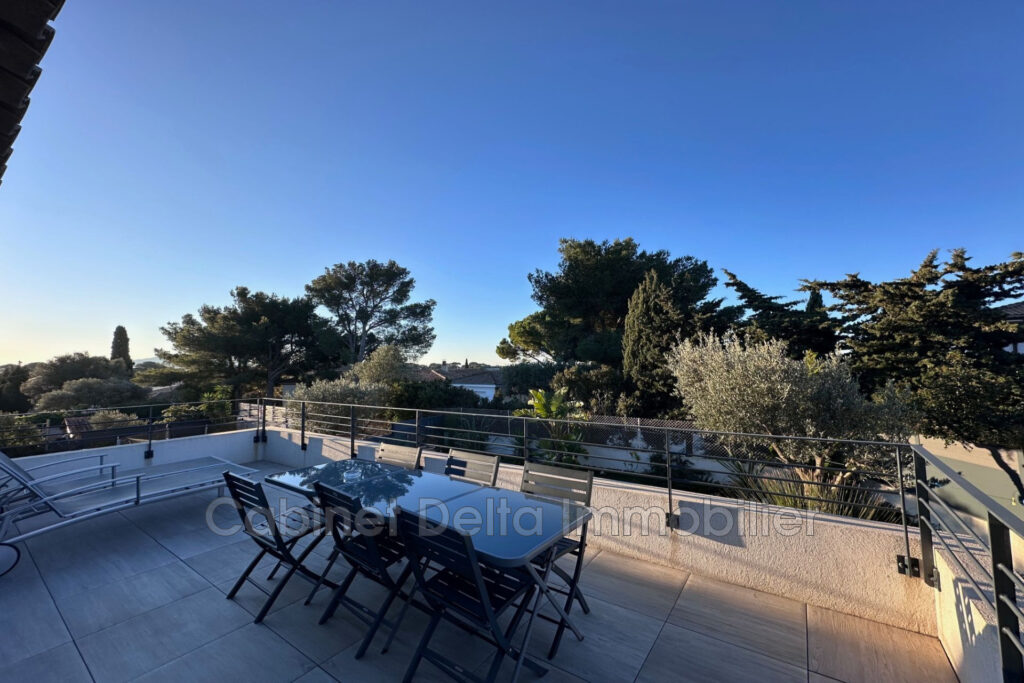 Superbe T2 meublé à SANARY/MER – 2 pièces – 1 chambre – 45.00 m²