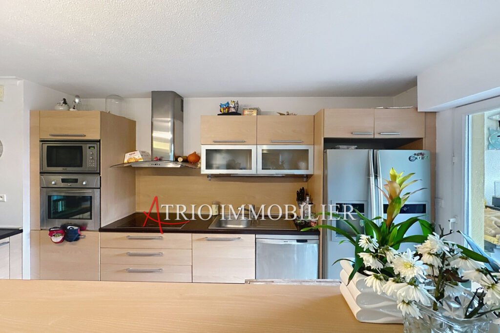 Proche centre, dans une belle résidence sécurisée avec piscine – 3 pièces – 2 chambres – 68.00 m²