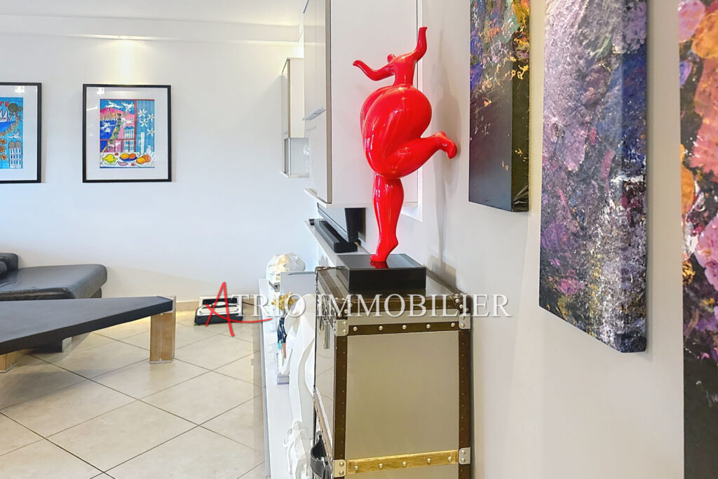 Proche centre, dans une belle résidence sécurisée avec piscine – 3 pièces – 2 chambres – 68.00 m²