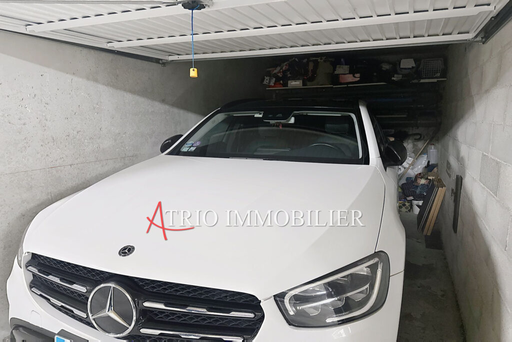 Proche centre, dans une belle résidence sécurisée avec piscine – 3 pièces – 2 chambres – 68.00 m²