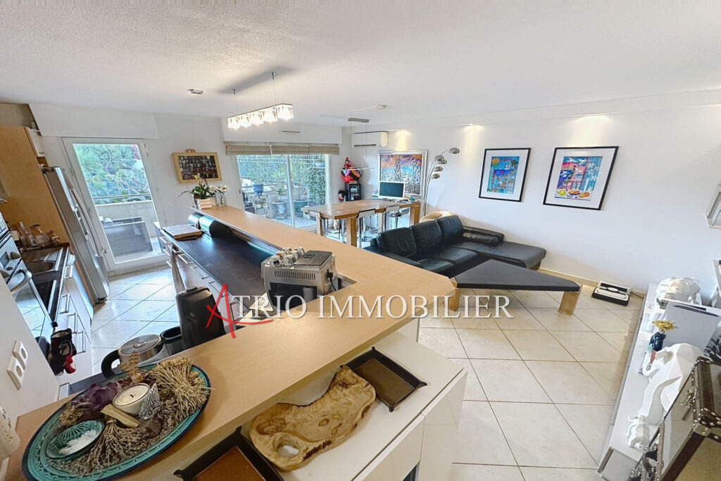 Proche centre, dans une belle résidence sécurisée avec piscine – 3 pièces – 2 chambres – 68.00 m²