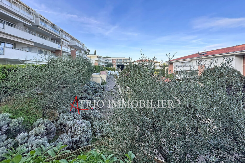 Proche centre, dans une belle résidence sécurisée avec piscine – 3 pièces – 2 chambres – 68.00 m²