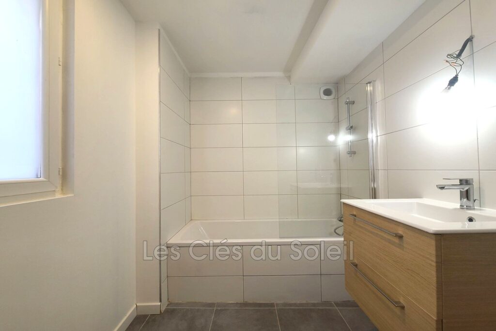 vente maison de village 5 Pièce(s) – 5 pièces – 3 chambres – 112.00 m²