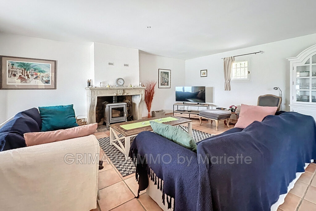 Propriété de charme avec vue panoramique ? 2,1 hectares ? Pisc – 6 pièces – 4 chambres – 174.00 m²