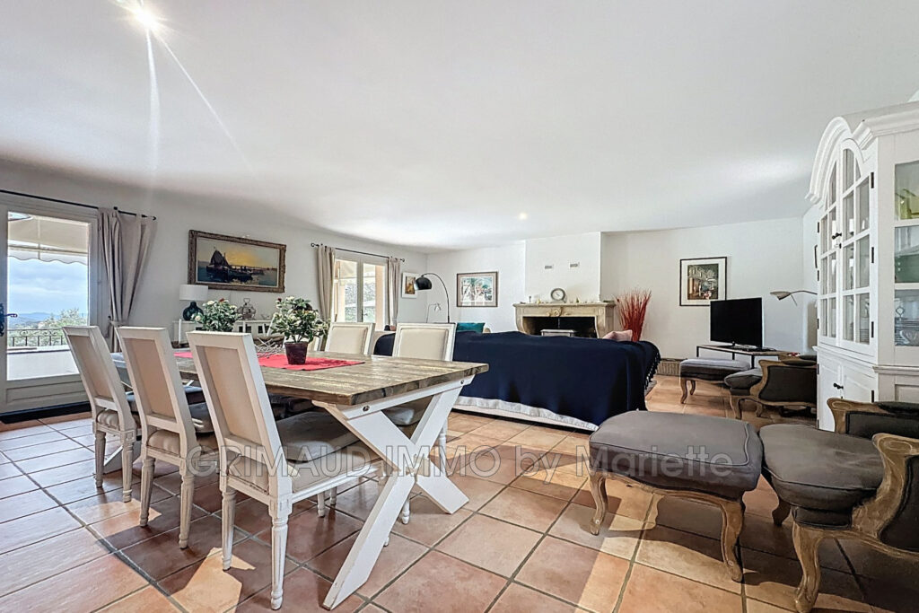 Propriété de charme avec vue panoramique ? 2,1 hectares ? Pisc – 6 pièces – 4 chambres – 174.00 m²