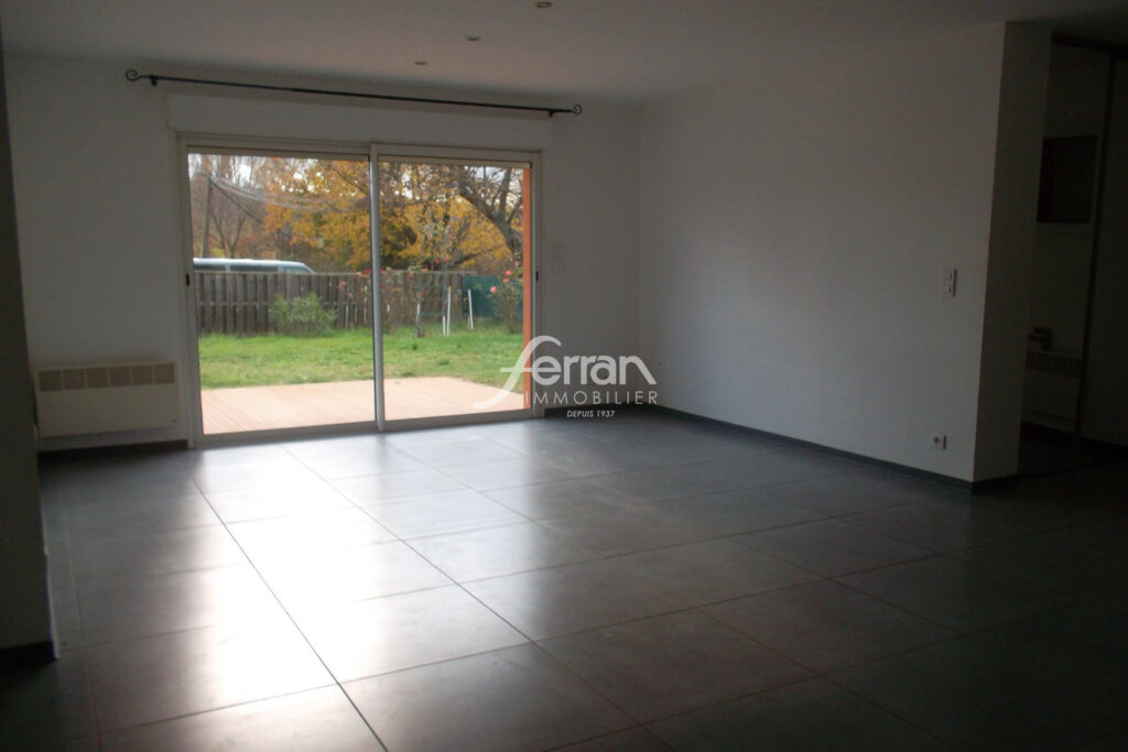 À vendre idéal investisseur à Villecroze maison T4 avec jardin – 4 pièces – 3 chambres – 77.00 m²
