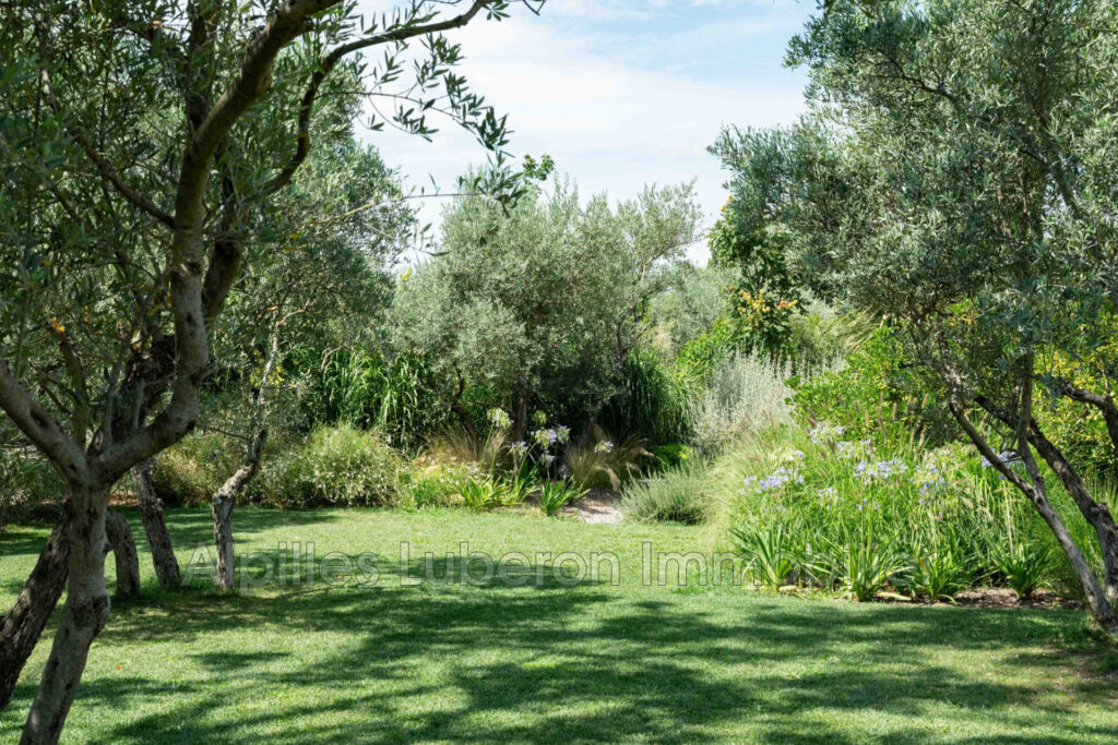 location saisonnière mas 8 Pièce(s) – 8 pièces – 4 chambres – 270.00 m²