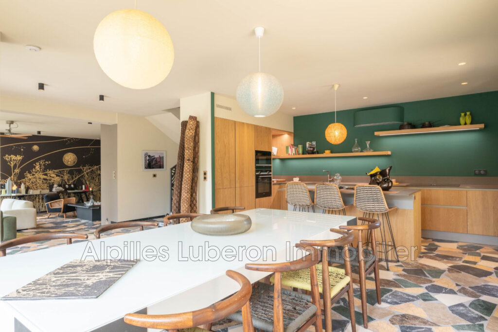 location saisonnière mas 8 Pièce(s) – 8 pièces – 4 chambres – 270.00 m²