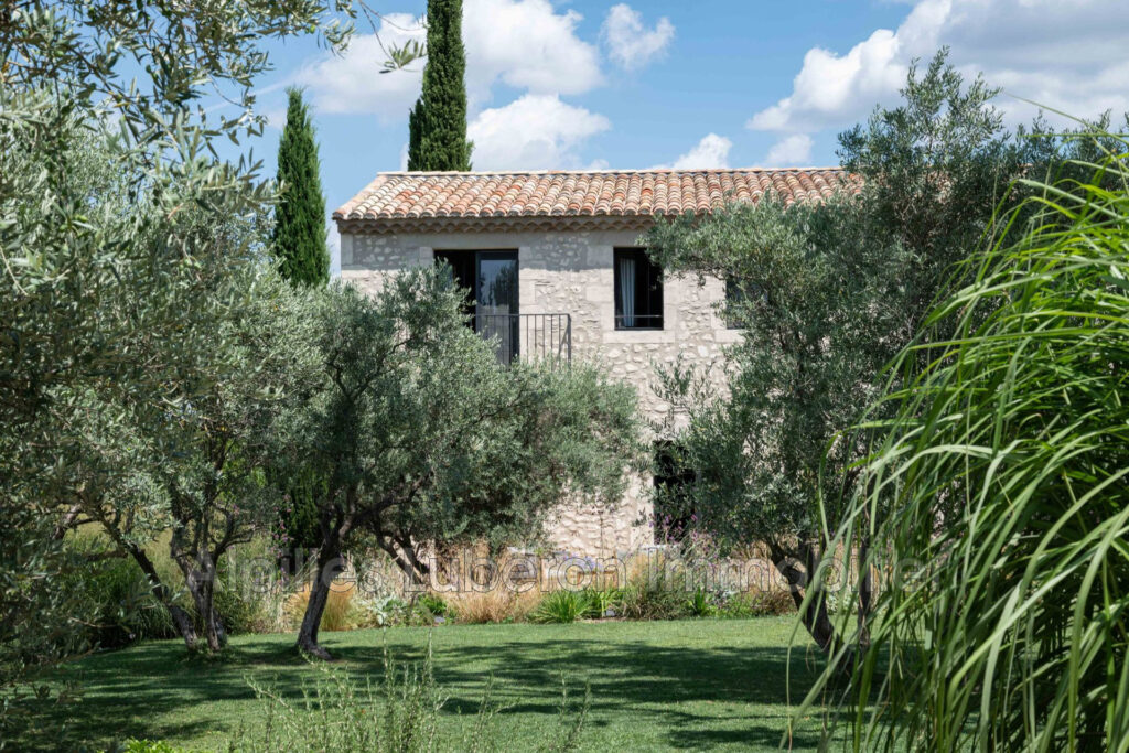 location saisonnière mas 8 Pièce(s) – 8 pièces – 4 chambres – 270.00 m²