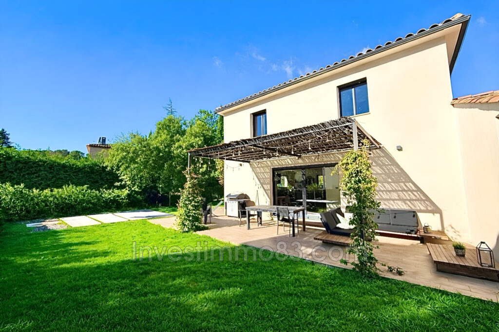 Proche du village et des commodités, dans un environnement cal – 4 pièces – 3 chambres – 110.00 m²