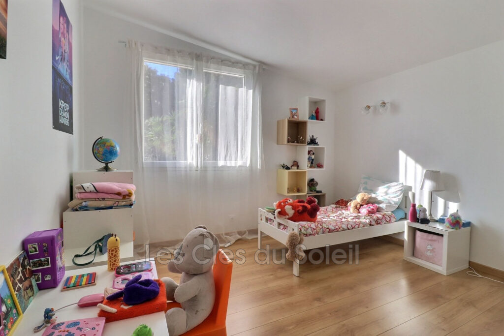 vente villa 6 Pièce(s) – 6 pièces – 4 chambres – 137.00 m²