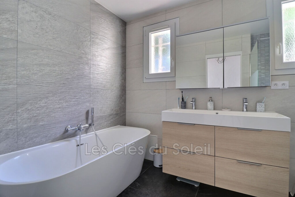 vente villa 6 Pièce(s) – 6 pièces – 4 chambres – 137.00 m²