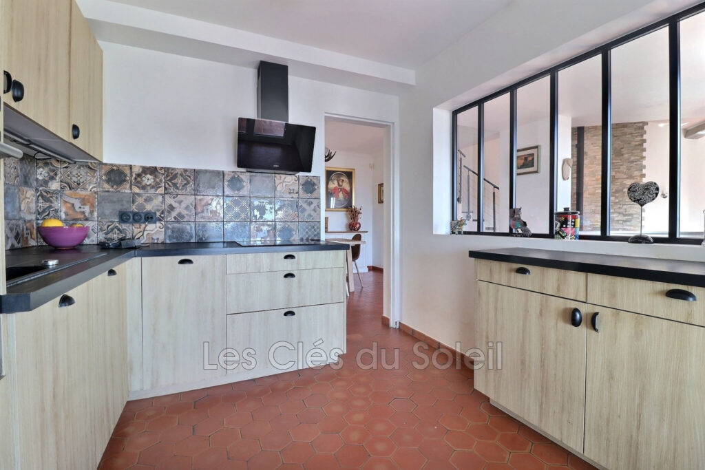 vente villa 6 Pièce(s) – 6 pièces – 4 chambres – 137.00 m²