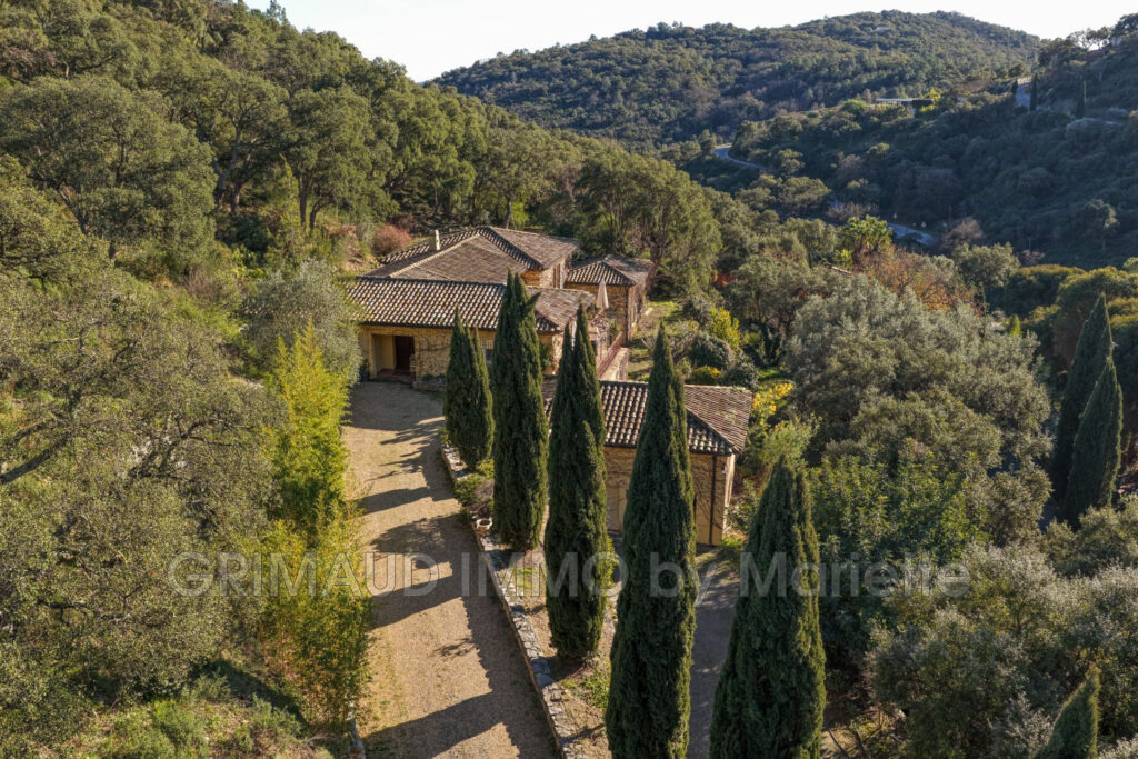 vente maison 8 Pièce(s) – 8 pièces – 6 chambres – 250.00 m²