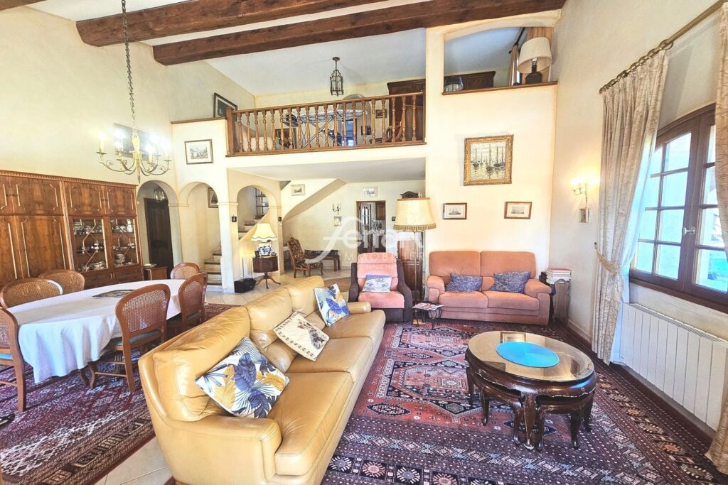 A vendre Maison familiale avec piscine ? Quartier résidentiel  – 7 pièces – 5 chambres – 186.00 m²