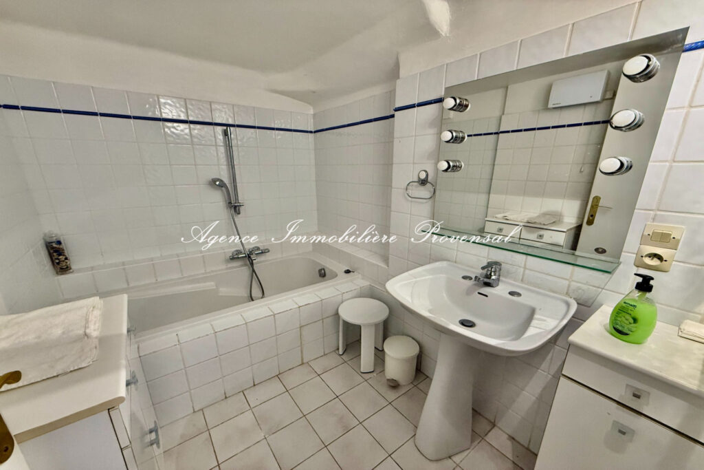 vente maison 2 Pièce(s) – 2 pièces – 3 chambres – 130.00 m²