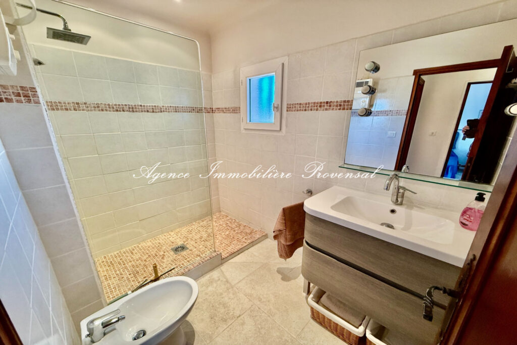 vente maison 2 Pièce(s) – 2 pièces – 3 chambres – 130.00 m²