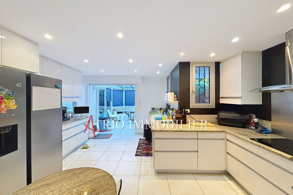 location villa 5 Pièce(s) – 5 pièces – 4 chambres – 276.00 m²