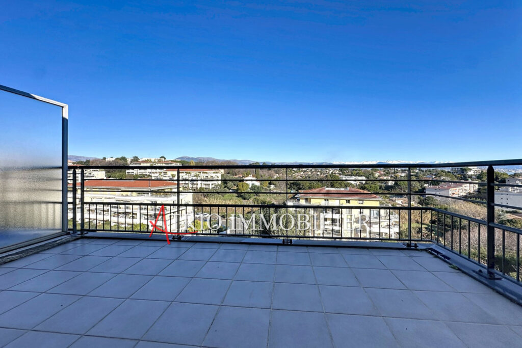 Dans une belle résidence au calme, superbe dernier étage avec  – 2 pièces – 1 chambre – 43.00 m²