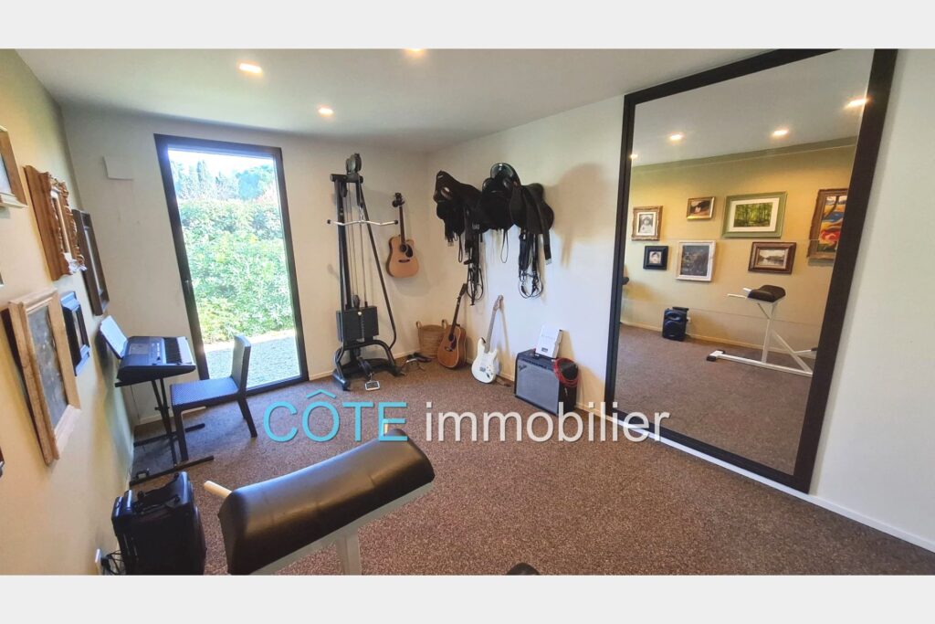 Magnifique Villa de plain-pied au calme de plus de 250 m². – 5 pièces – 4 chambres – 257.00 m²