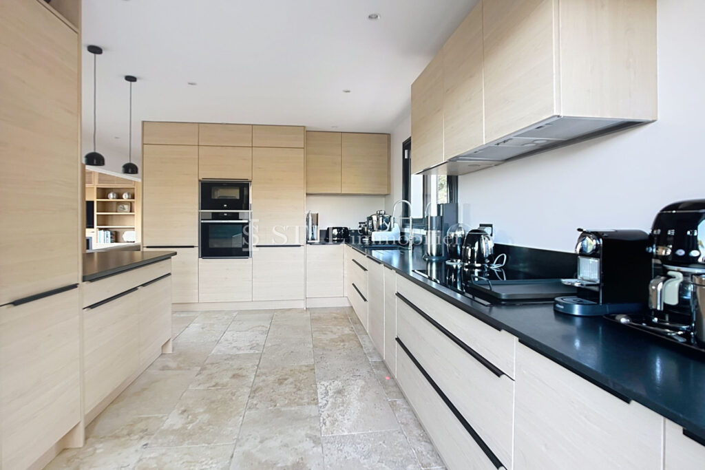 vente villa 6 Pièce(s) – 6 pièces – 6 chambres – 270.00 m²