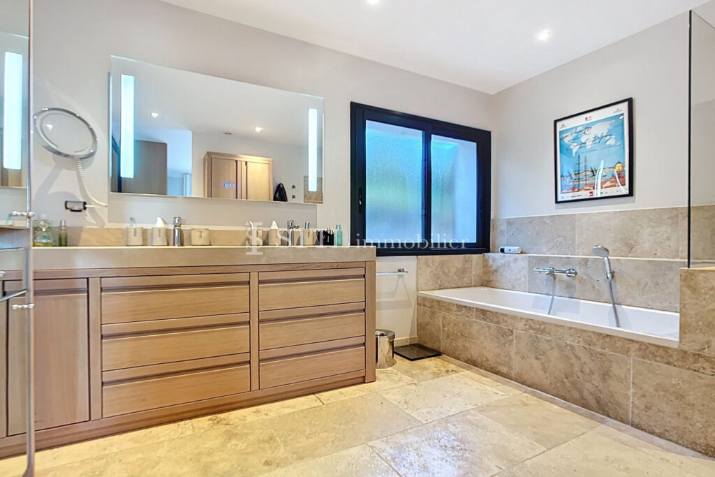 vente villa 6 Pièce(s) – 6 pièces – 6 chambres – 270.00 m²