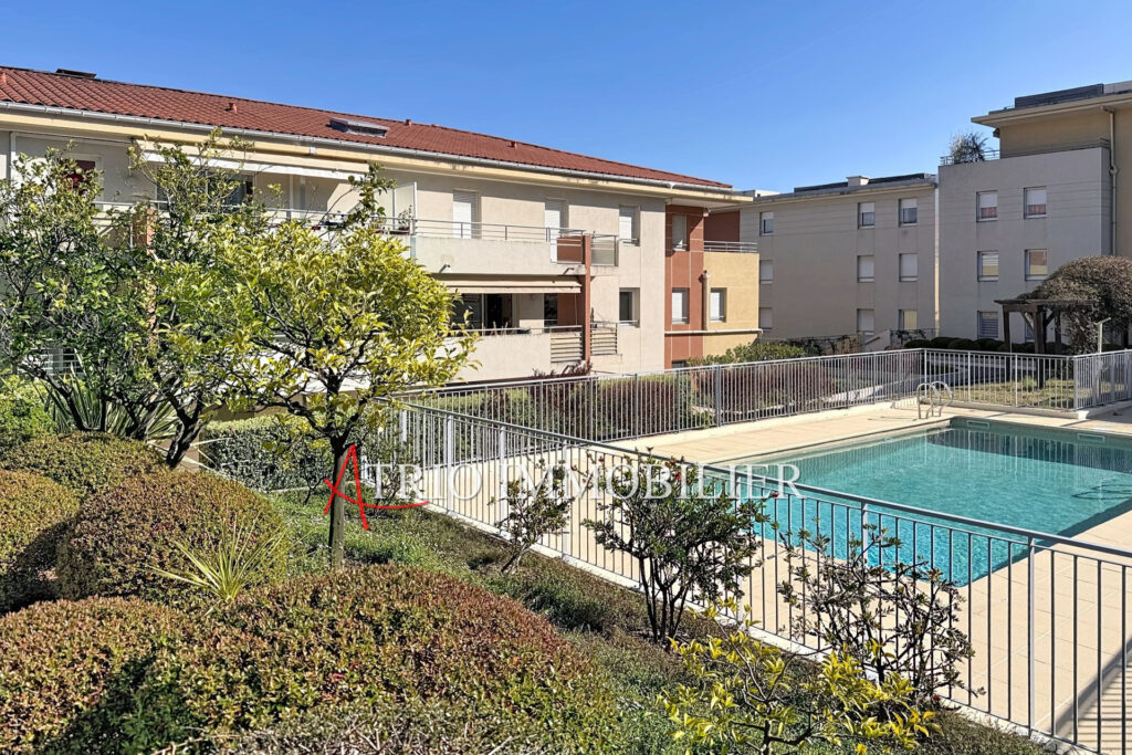 Proche centre, dans une belle résidence sécurisée avec piscine – 3 pièces – 2 chambres – 68.00 m²