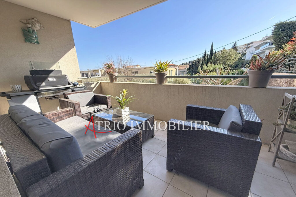 Proche centre, dans une belle résidence sécurisée avec piscine – 3 pièces – 2 chambres – 68.00 m²