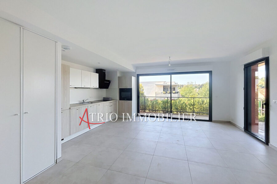 Appartement à louer à Cagnes-sur-mer — Vue sur la ville — photo 6