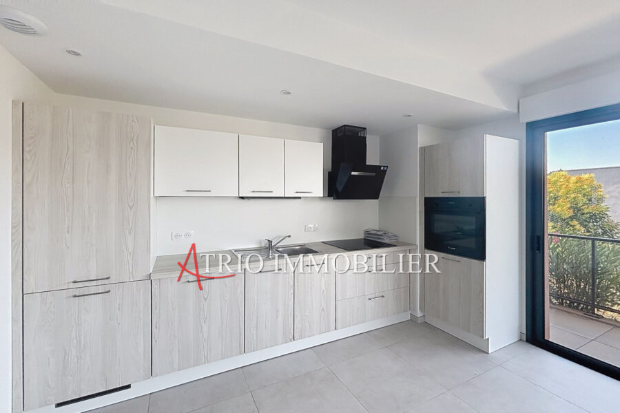 Appartement à louer à Cagnes-sur-mer — Vue sur la ville — photo 5