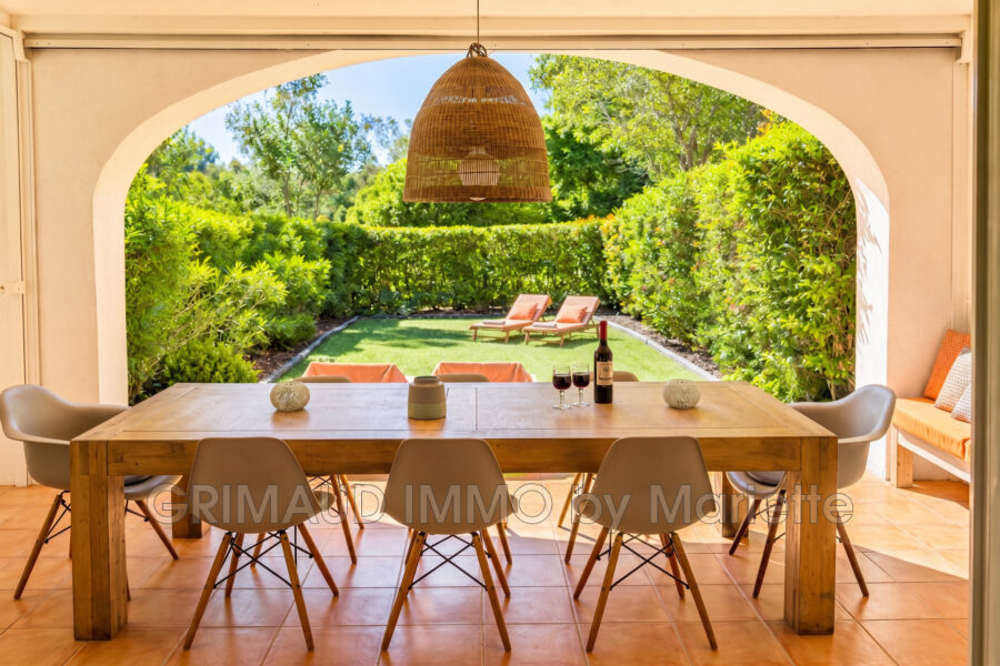 Maison à vendre à Grimaud — Vue parc & jardin — photo 2