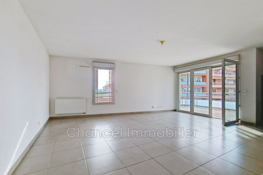 Appartement à vendre à Saint-laurent-du-var — Vue sur la ville — photo 3