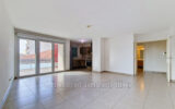 Appartement à vendre à Saint-laurent-du-var — Vue sur la ville — photo 2