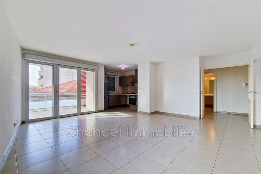 Appartement à vendre à Saint-laurent-du-var — Vue sur la ville — photo 2
