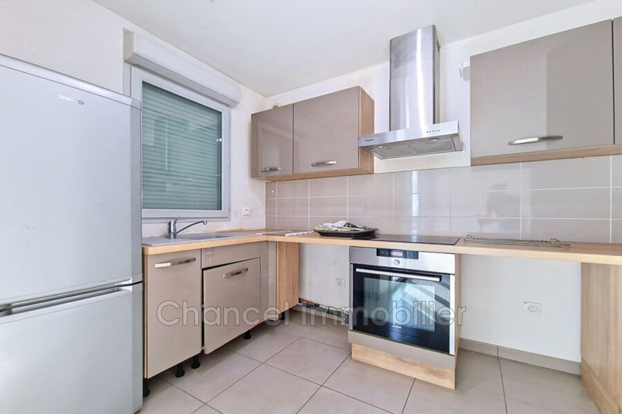 Appartement à vendre à Saint-laurent-du-var — Vue sur la ville — photo 4