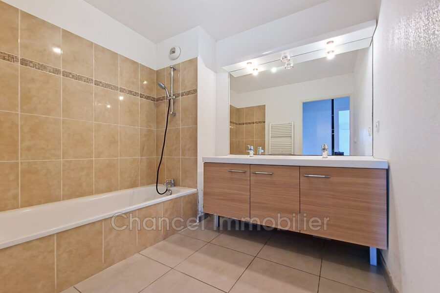 Appartement à vendre à Saint-laurent-du-var — Vue sur la ville — photo 6