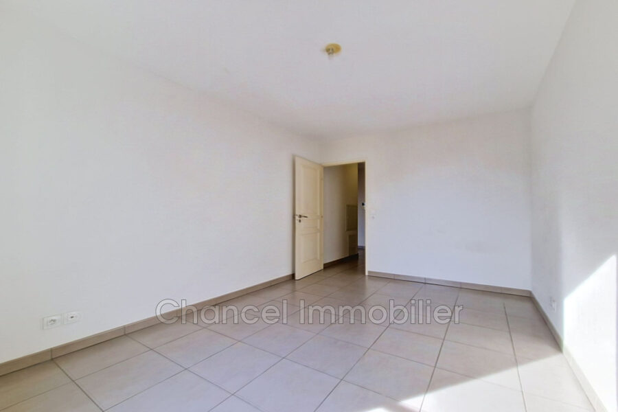 Appartement à vendre à Saint-laurent-du-var — Vue sur la ville — photo 9